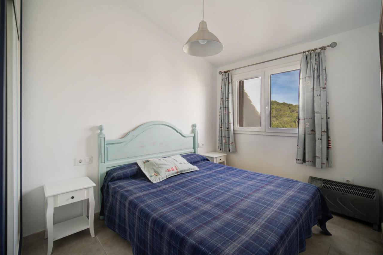 Vista Faro-Apartamento Con Balcon Que Mira Al Mar Cala en Bosch Luaran gambar