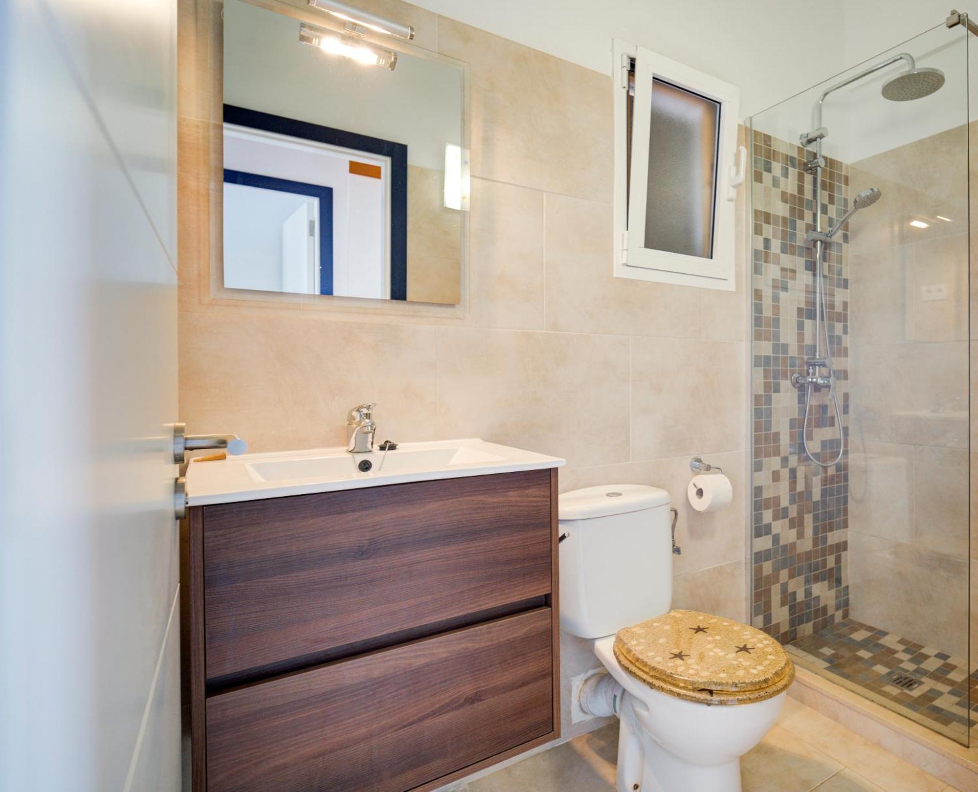 Vista Faro-Apartamento Con Balcon Que Mira Al Mar Cala en Bosch Luaran gambar