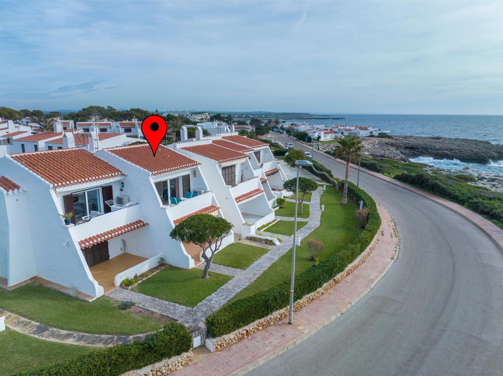 Vista Faro-Apartamento Con Balcon Que Mira Al Mar Cala en Bosch Luaran gambar